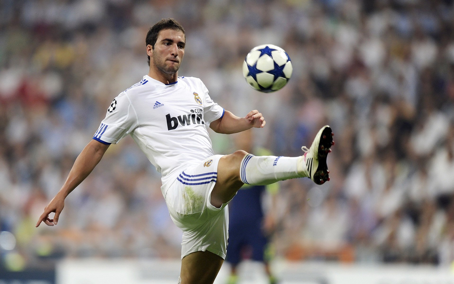 LeyuSports-未来足球场馆内建智慧空气净化系统，营养健康环境，室内足球场建设