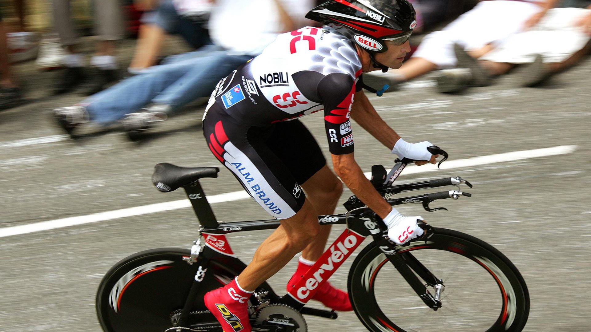 霍勒迪带队冲击快攻雄鹿保持领先，霍勒迪顶薪续约雄鹿