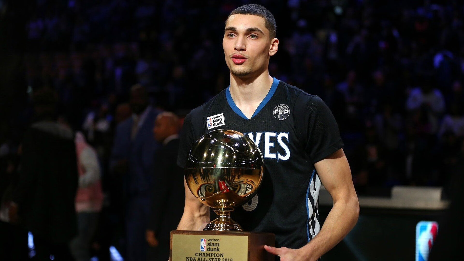 霍勒迪带队冲击快攻雄鹿保持领先，霍勒迪顶薪续约雄鹿